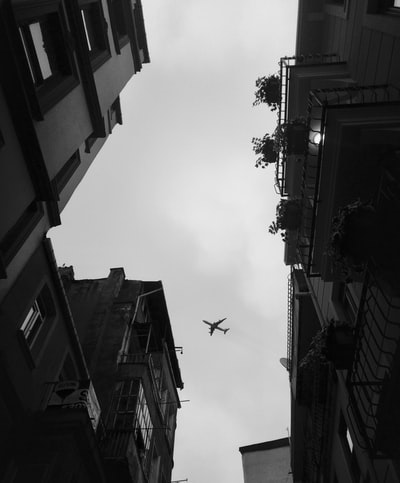 灰色混凝土建筑